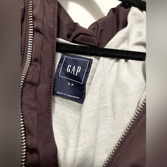 Women’s Small Gap Dark Purple Puffer Vest - Picture 3 of 3